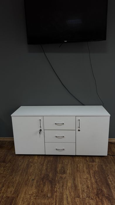 Офісна тумба під телевізор