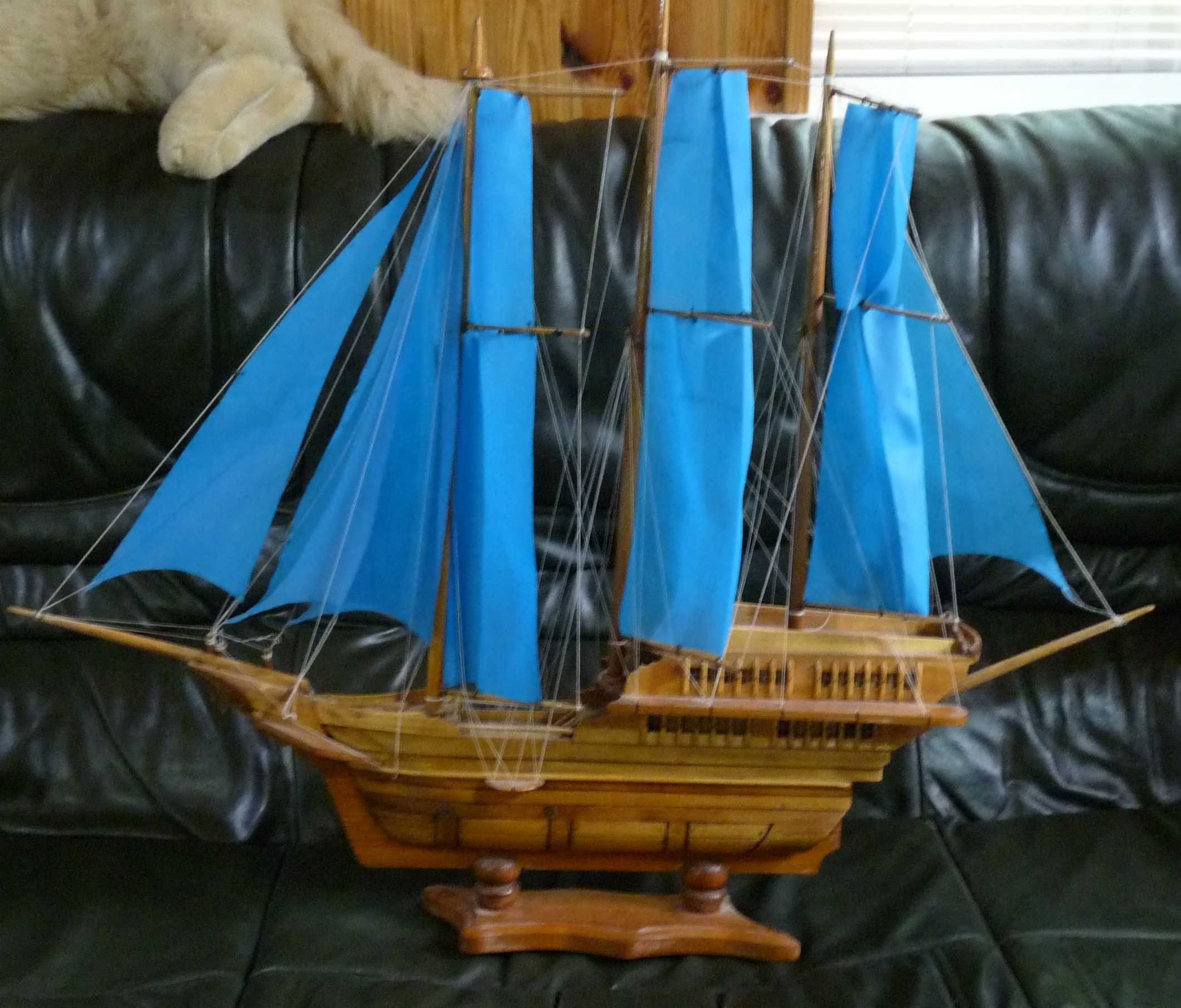 Модель корабля из дерева