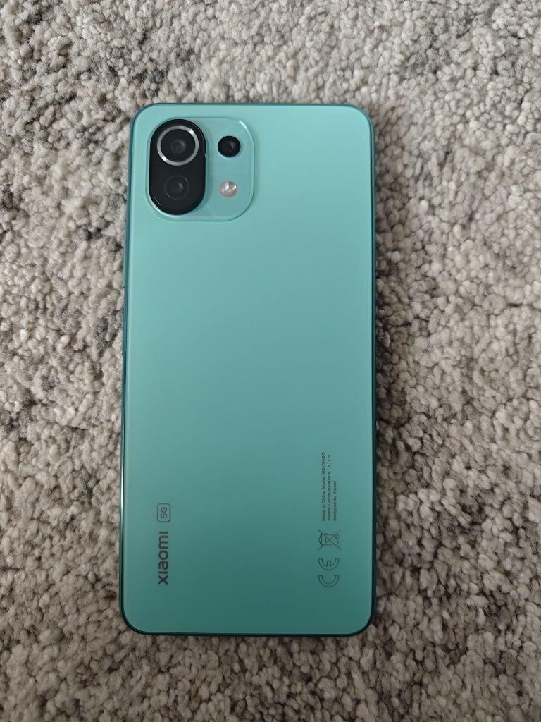 Telefon Xiaomi 11 lite 5G z dodatkami
