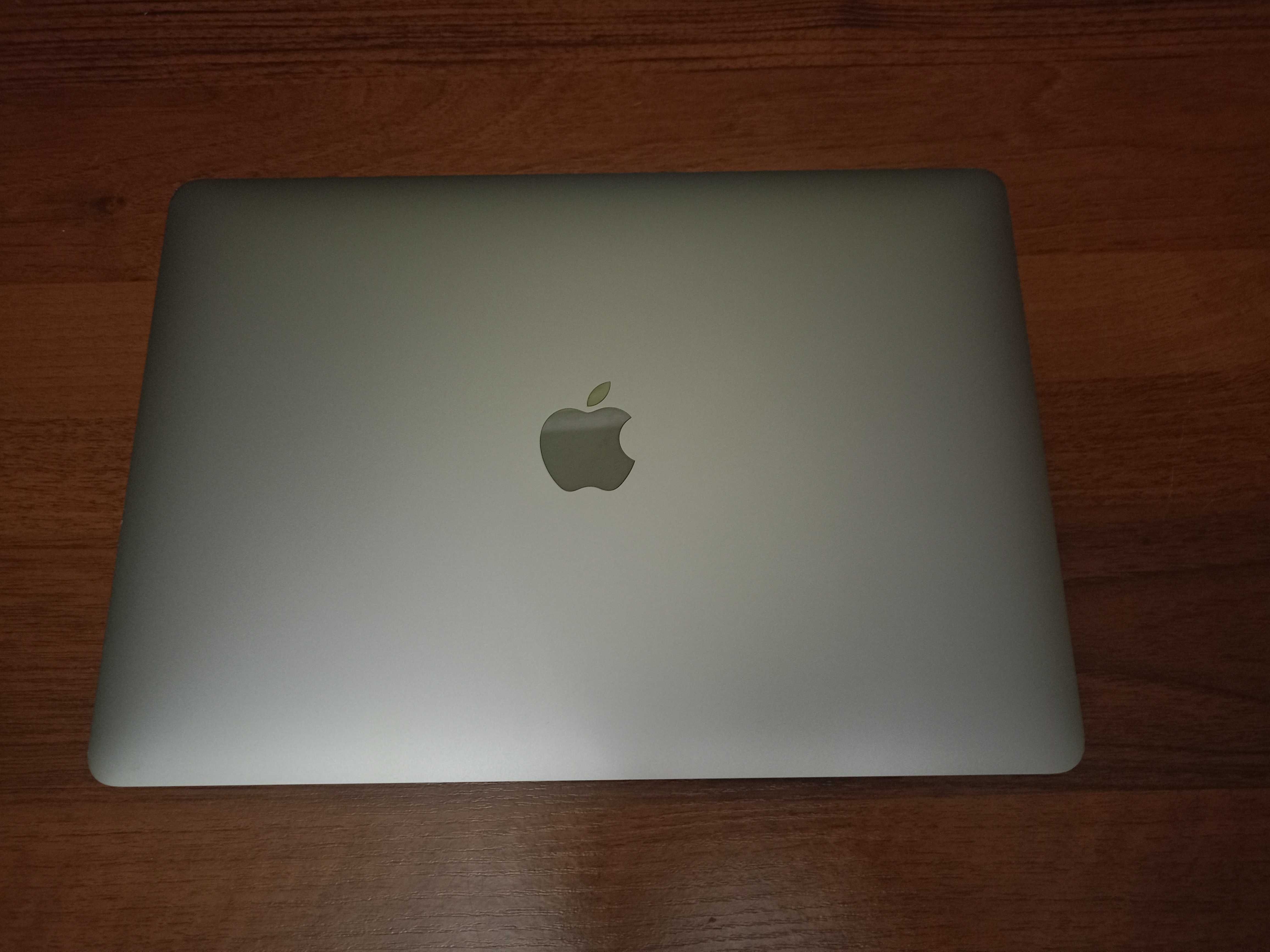 MacBook Pro (13 дюймов, M2, 2022 г.) A2338