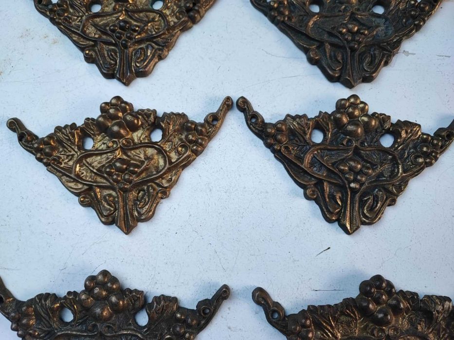 Stara mosiężna aplikacja do mebel,komoda,zegar itp.cena za 1 sztukę