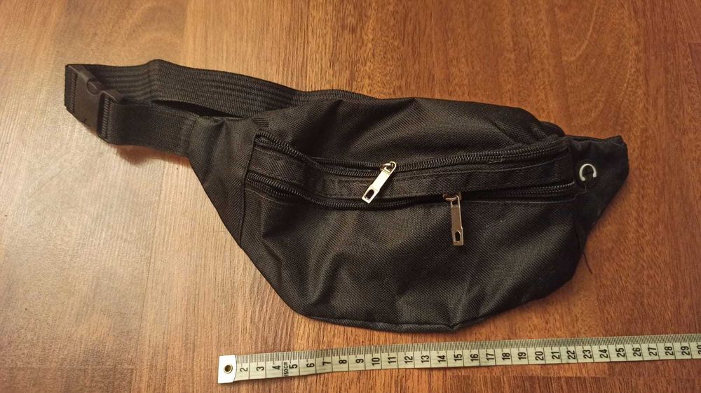 NA CEL CHARYTATYWNY Nerka z trzema kieszeniami.