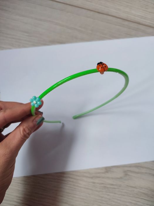 Zielona opaska dla dziewczynki z biedronką