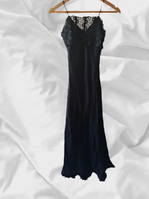 Czarująca długa sukienka z koronką | wieczorowa / na randkę