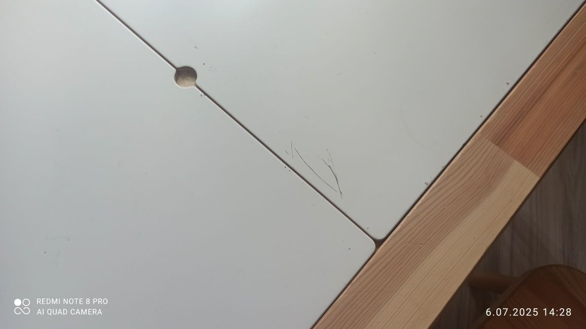 stolik z taboretami i pojemnikami ikea flisat