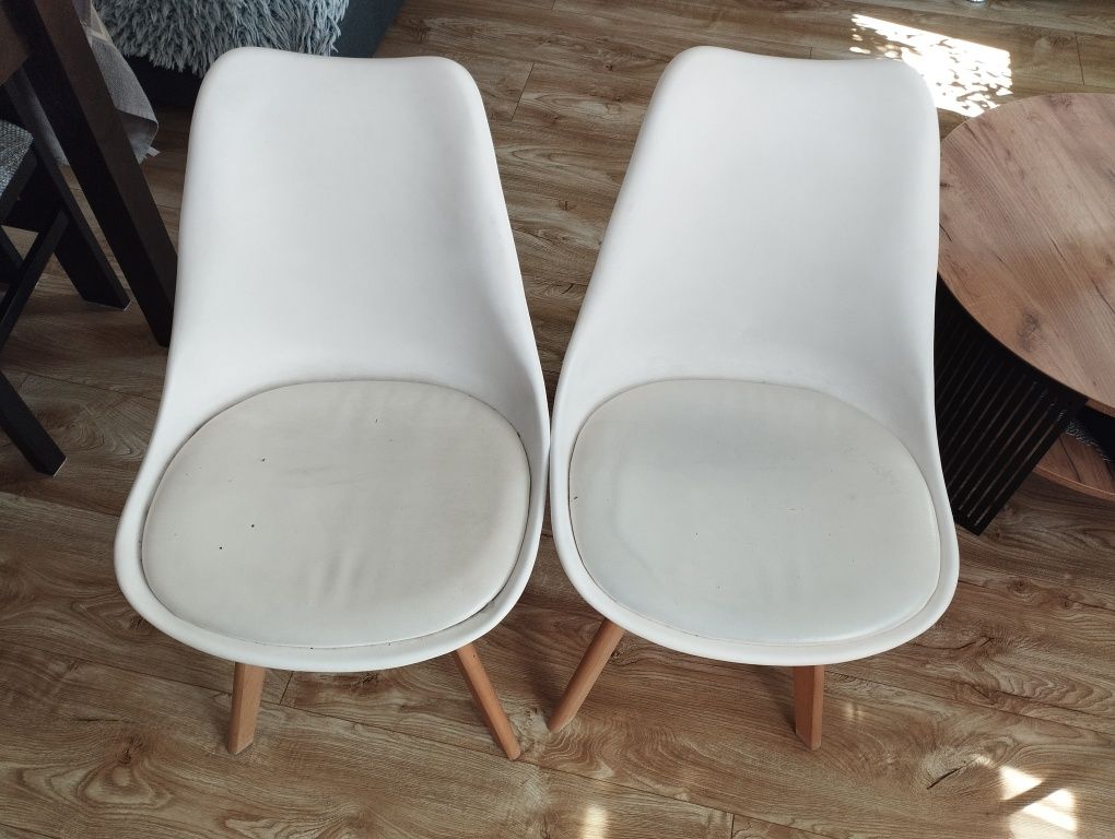 Krzesła białe plastikowe