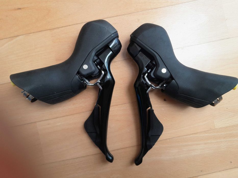 Klamkomanetki Shimano 105 st-r7020 (2x11s) prawa + lewa (hydrualika)
