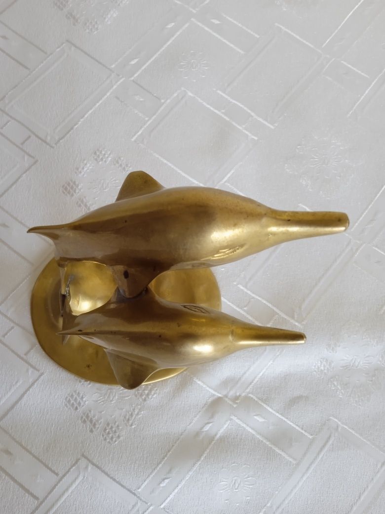 Delfiny - dekoracja z mosiądzu. Stan bardzo dobry
Wymiary
Wysokość 13