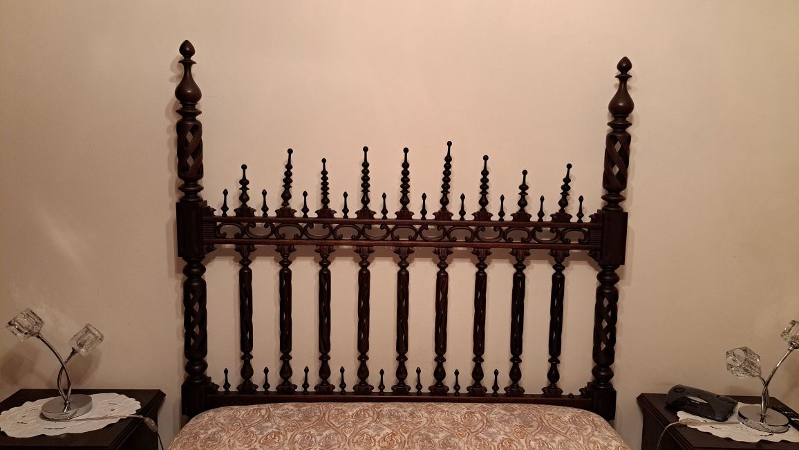 Cama com 50 anos trabalhada