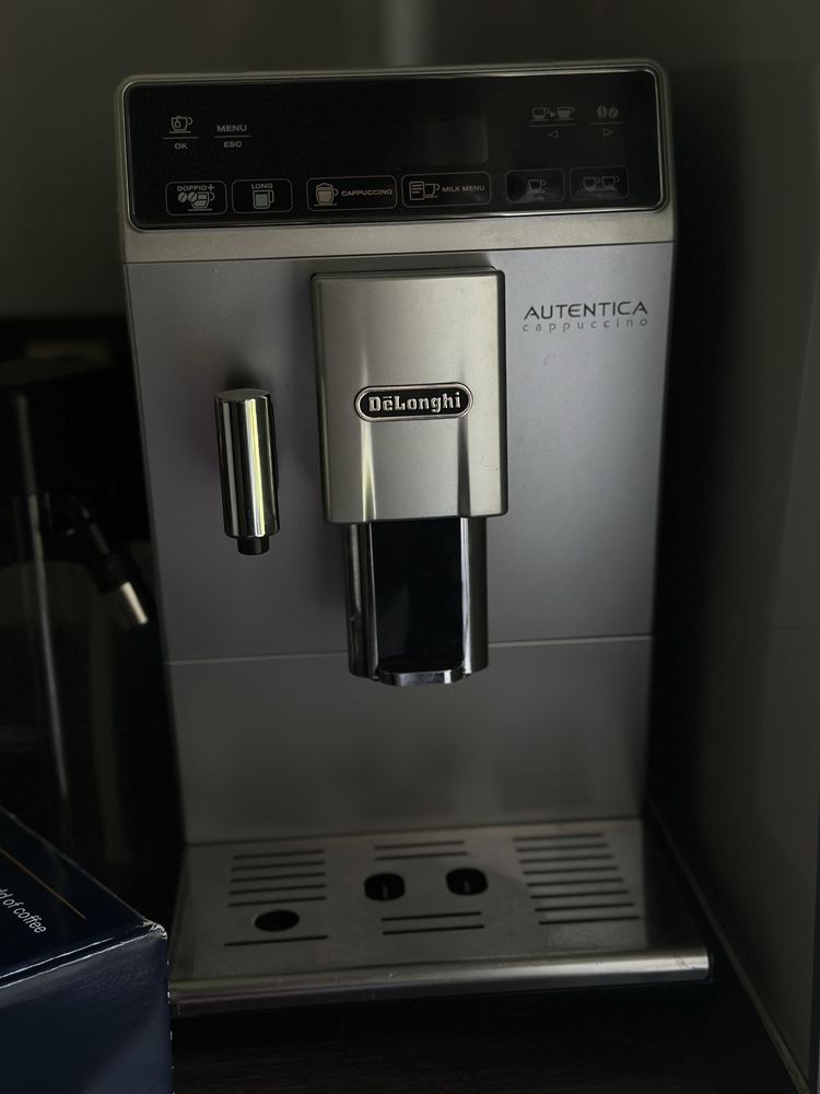 Кофе машина Delonghi Autentika cappuccino