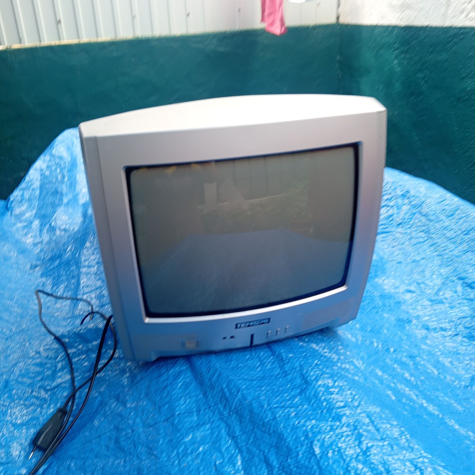 Televisao para quarto de criança ou cozinha
