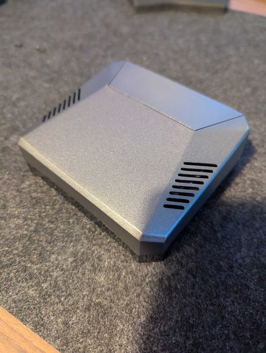 Raspberry Pi 4 Model B + caixa Argon ONE M.2 + adaptador Wi-Fi