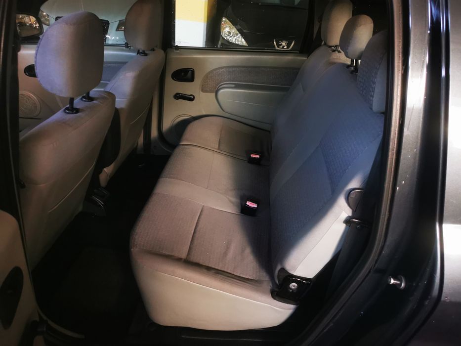 Dacia Logan 1.5dci de 7Lugares com Bola de reboque(Diesel)de 2008
