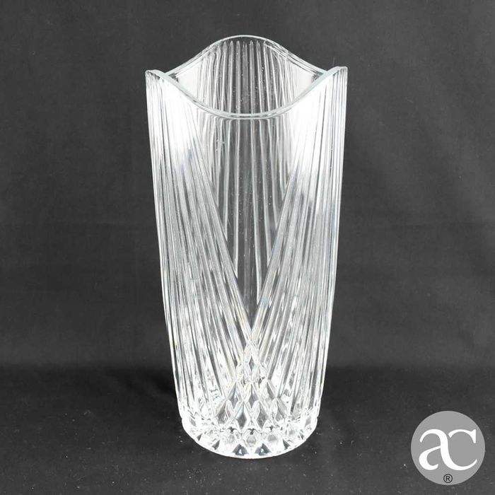 Jarra em Cristal lapidado, assinada