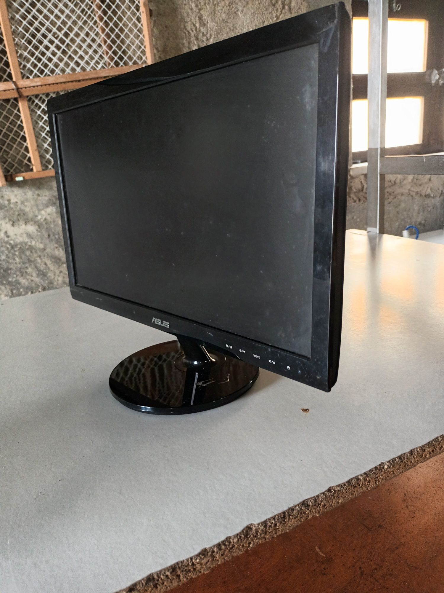 Ecrã de PC Asus com pouco uso