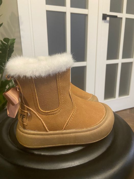 Уггі для дівчинки