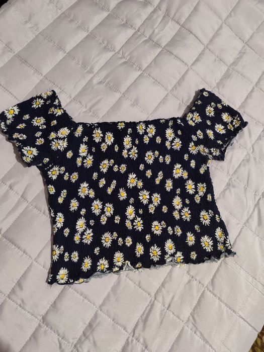 Квітковий літній топ з ромашками дуже

зручний