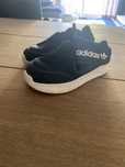 Sandálias adidas tam 26