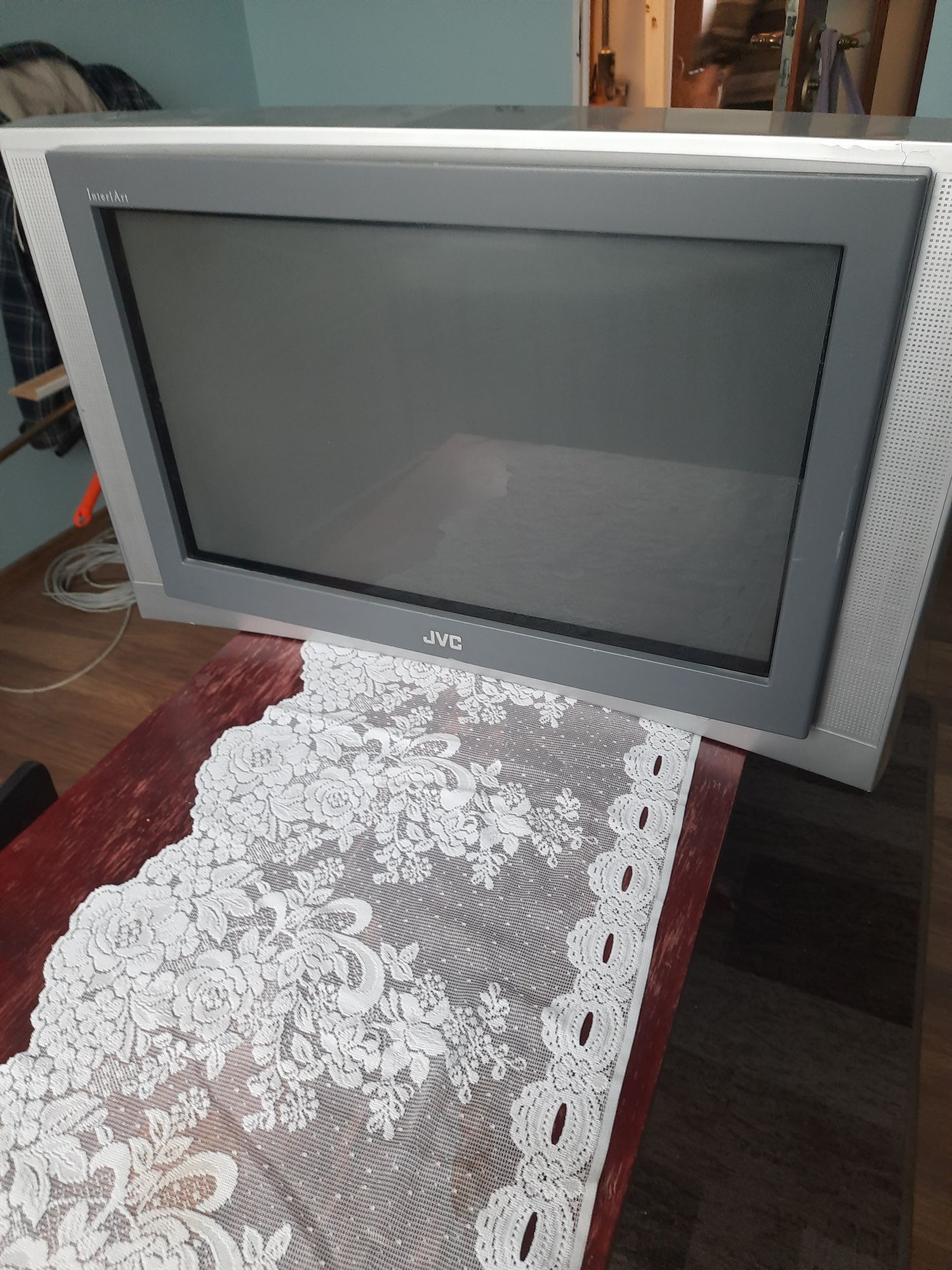 Telewizor JVC starego typu
