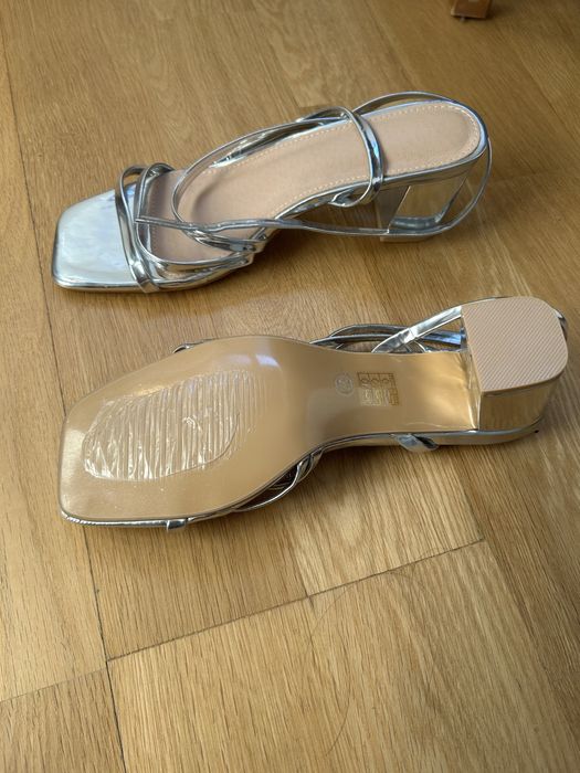 Sandálias prateadas