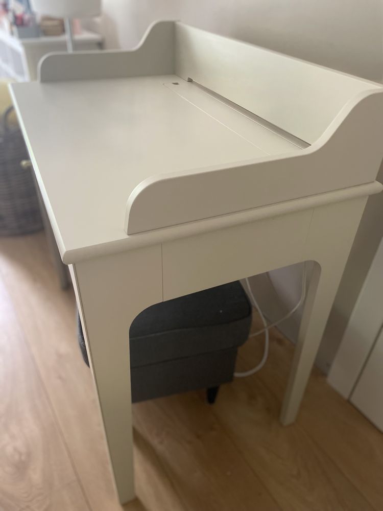 Biurko toaletka Lommarp IKEA