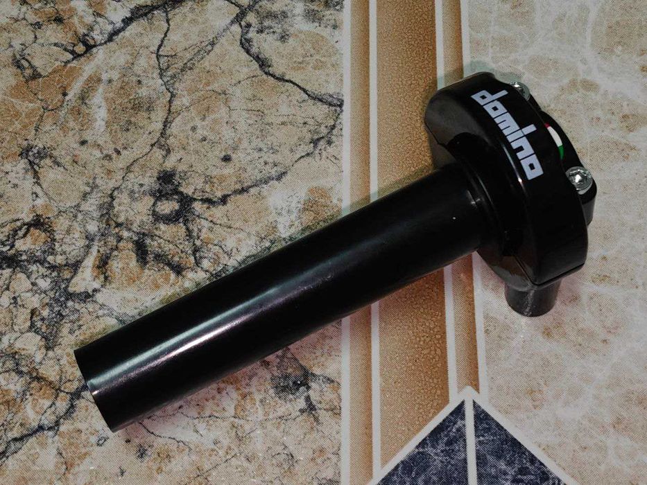 Универсальная короткоходная ручка газа Domino (мото)