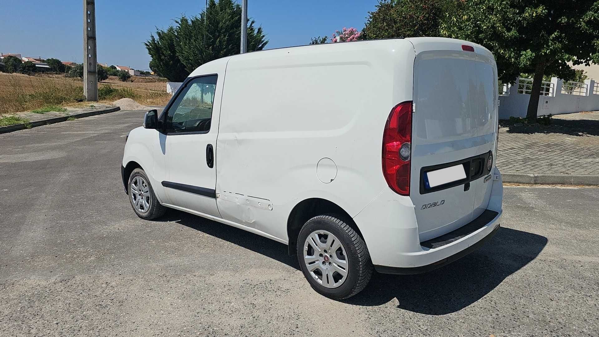 Fiat Doblo 2022 - 3 Lugares 1.6 Multijet 105cv