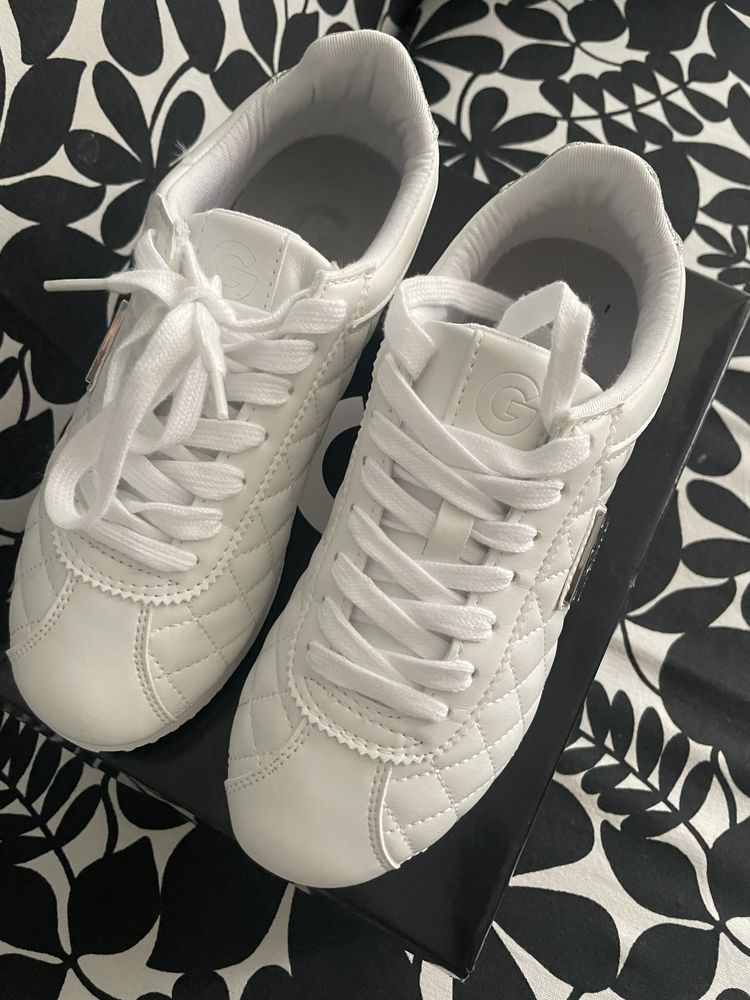 Кроссовки Guess. Оригинал.