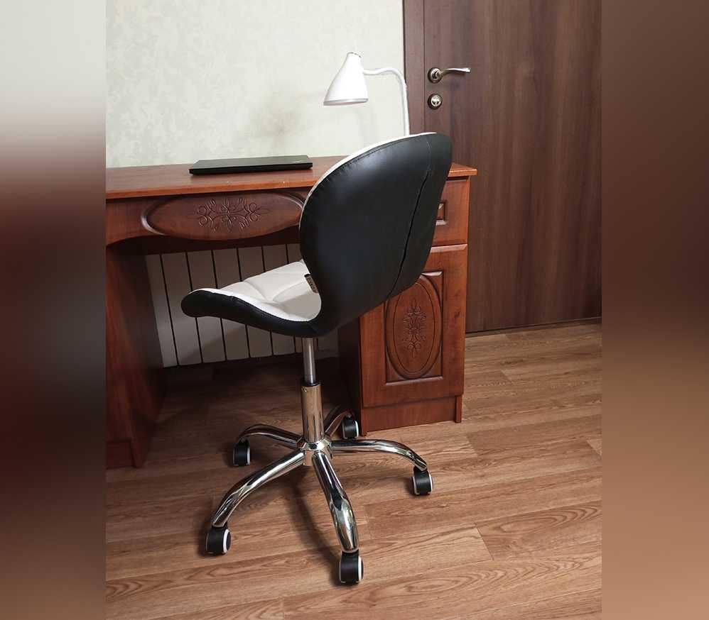Крісло офісне біле+чорне Demur стул на колесах компьютерный для салона