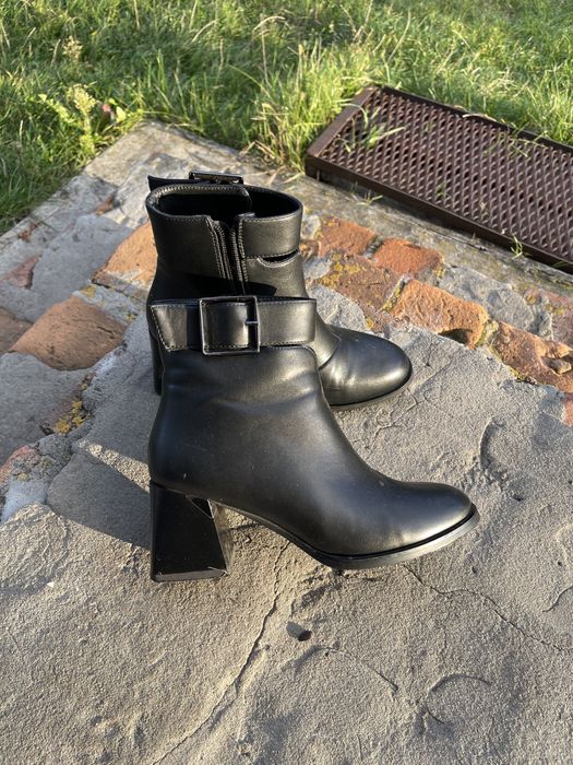 Стильні осінні черевики на каблуку