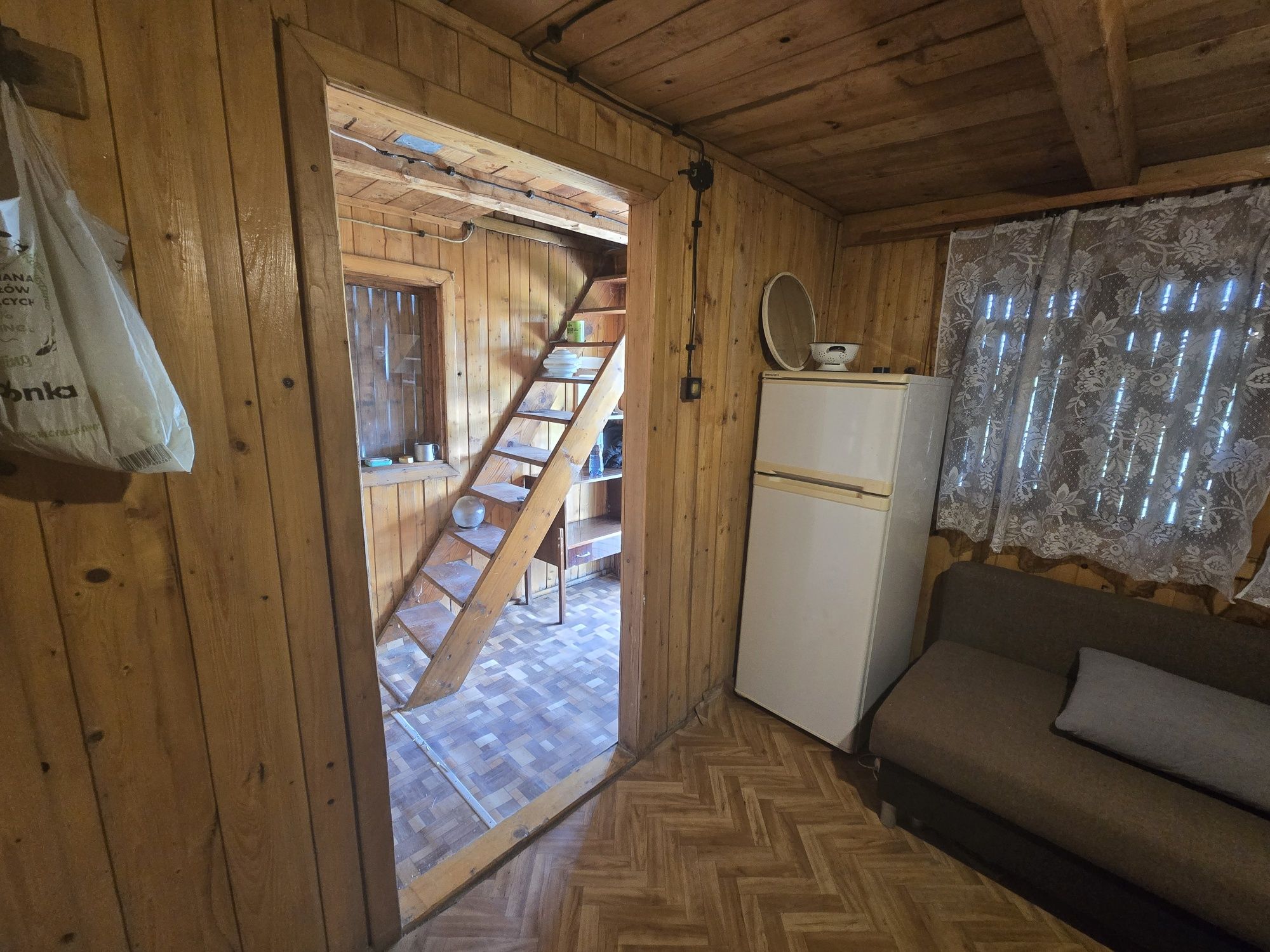 Ogródek działkowy ROD z piętrowym domkiem i WC
