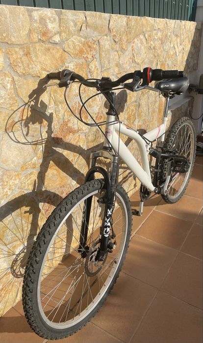 Bicicleta de Montanha GKX com Suspensão Total e Conta-Quilómetros