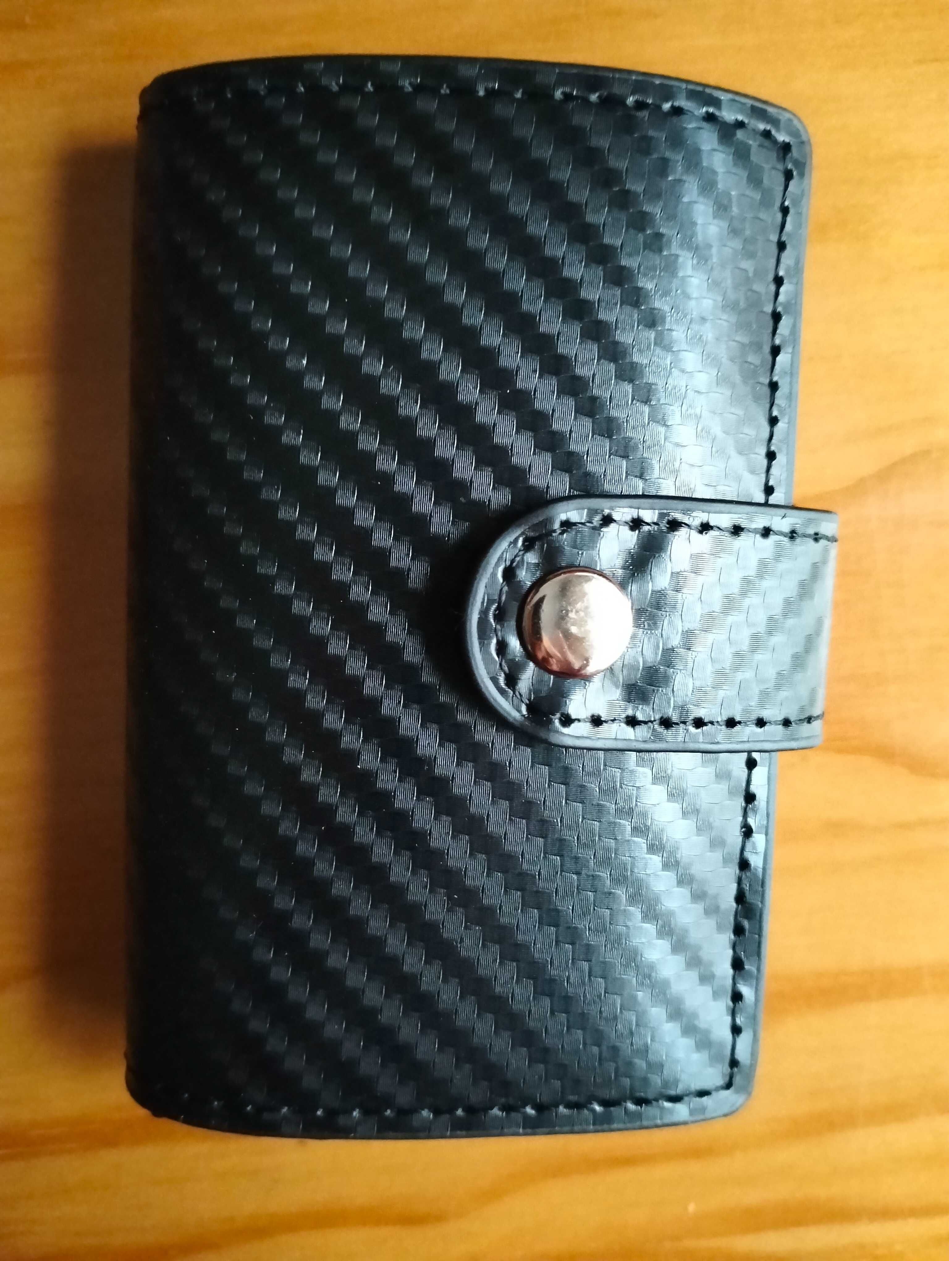 Vendo 110 porta cartões por 100€ de varias cores e tipos