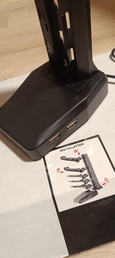 Stojak podstawka na słuchawki, 4 porty USB