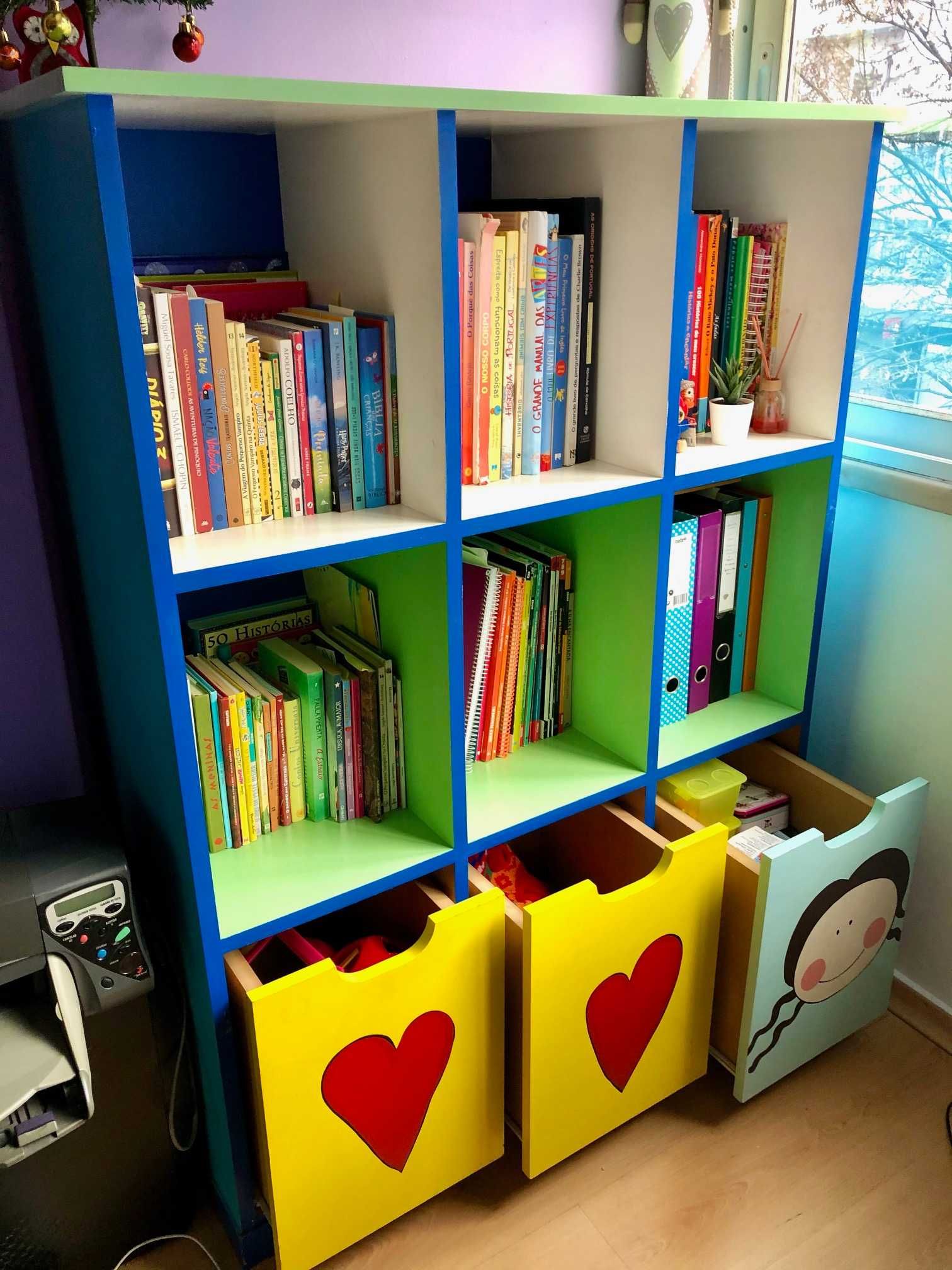 Estante para quarto de criança