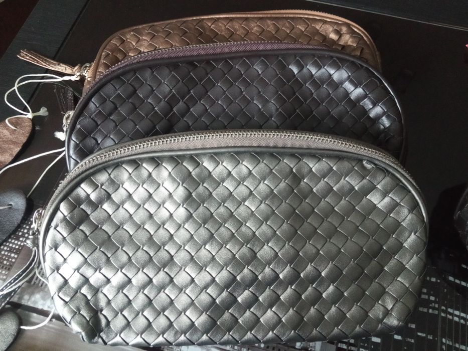 Продам клатч Bottega Veneta