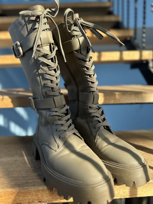 Жіночі високі черевики zara