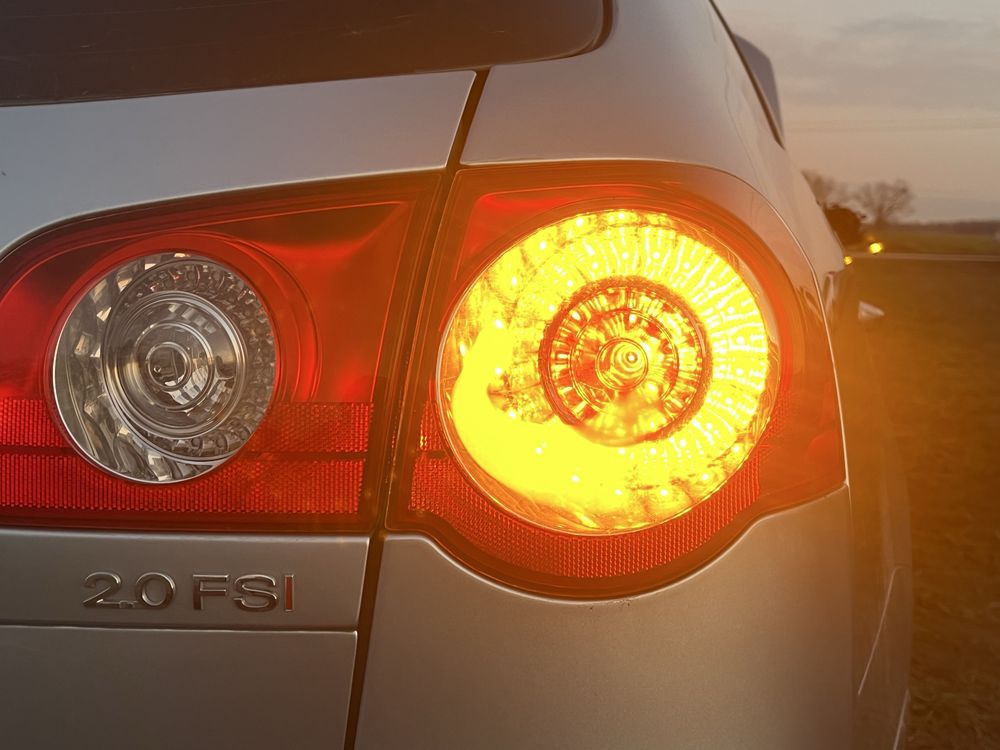 VW PASSAT B6 KOMBi lampy tył lampa prawa lewa led w klapę boczna