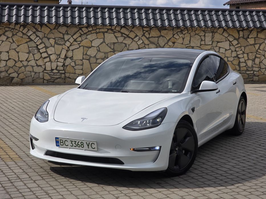 Tesla Model 3 2021 рік