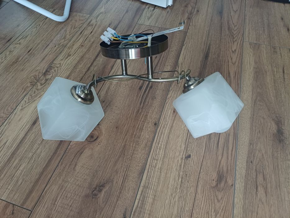 Żyrandol z dwoma kloszami