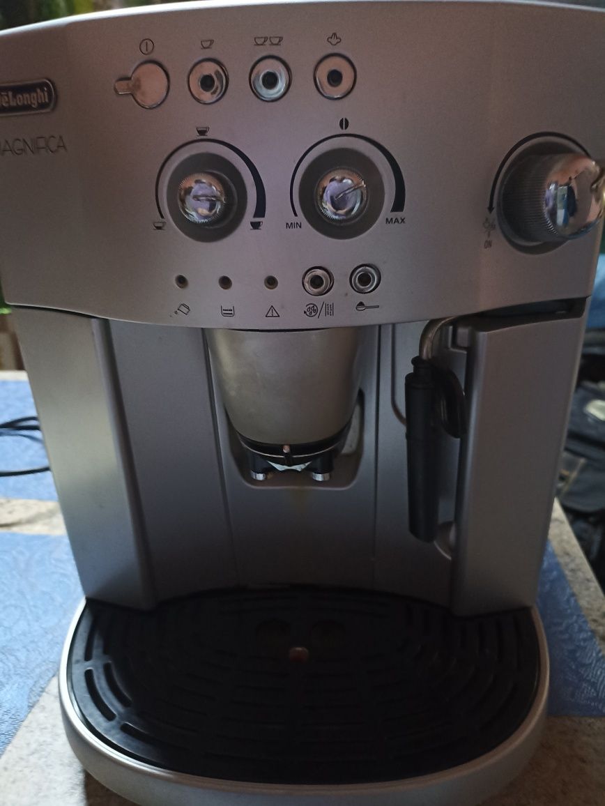 Кавомашина DeLonghi ESAM 4200 б/в
Детальніше на CoffeeOne: