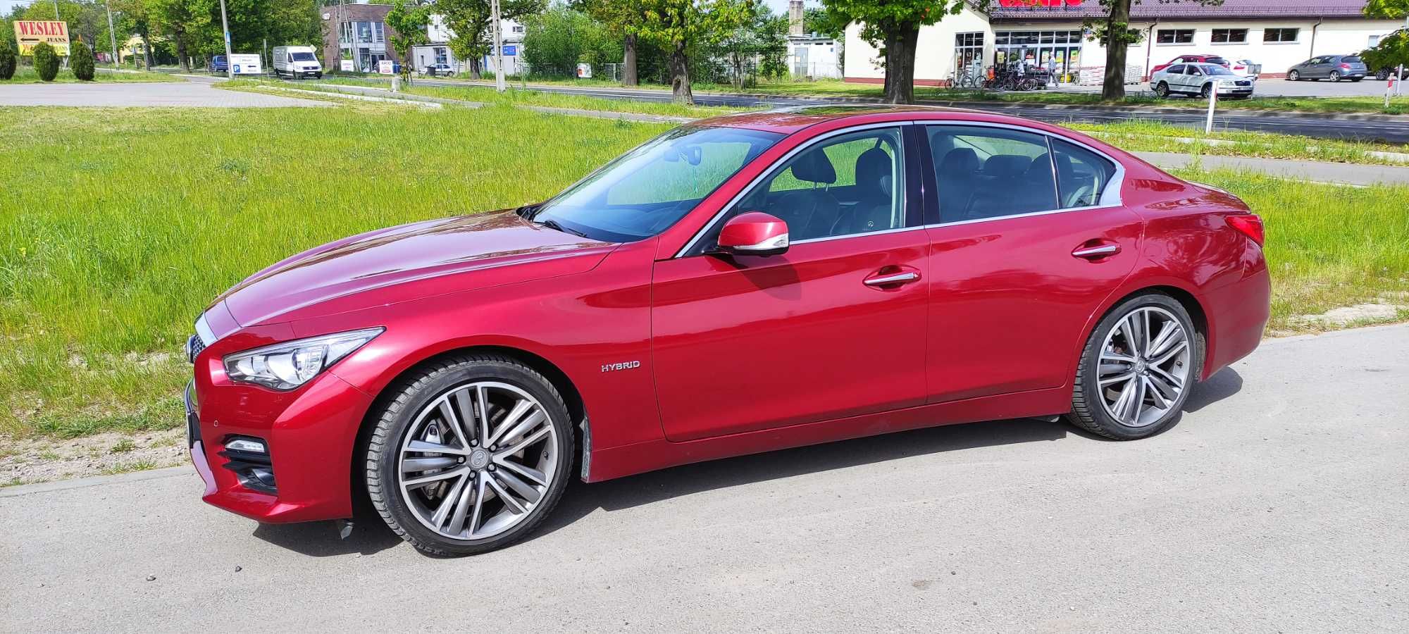 Infiniti Q50S hybryda AWD 364 KM