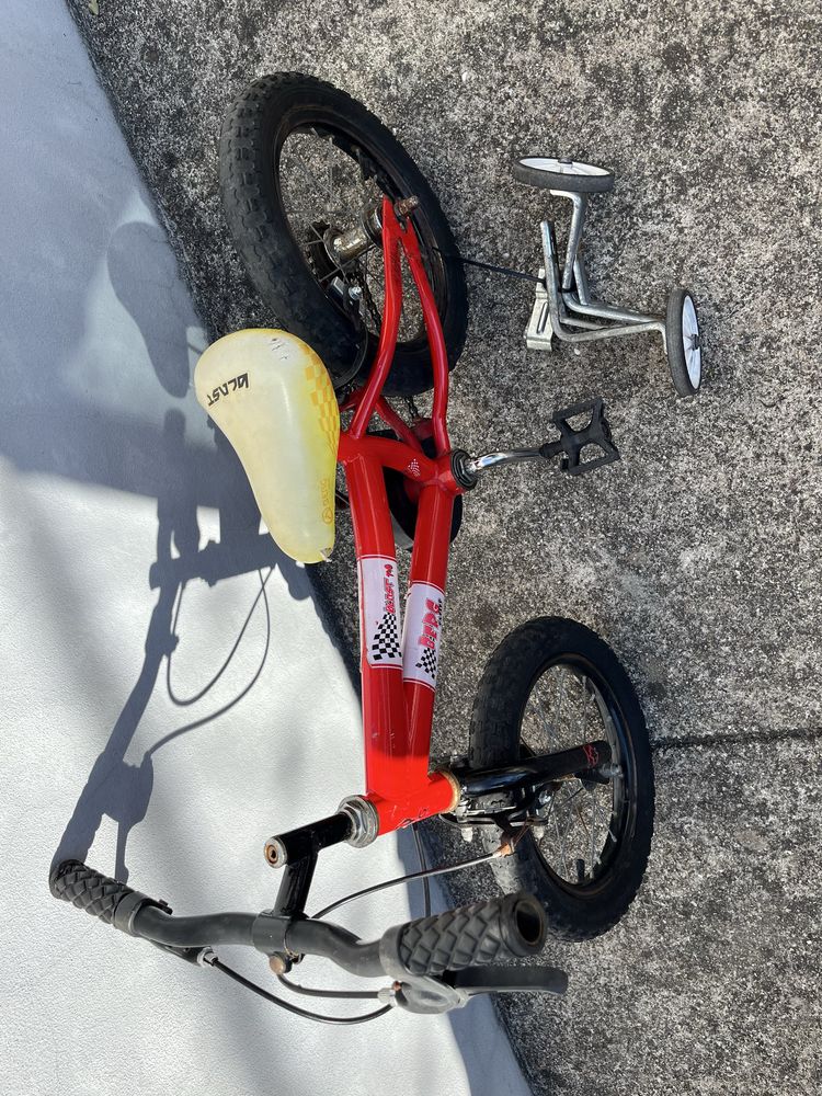 Bicicleta de criança com rodinhas usada pronta a fazer klm