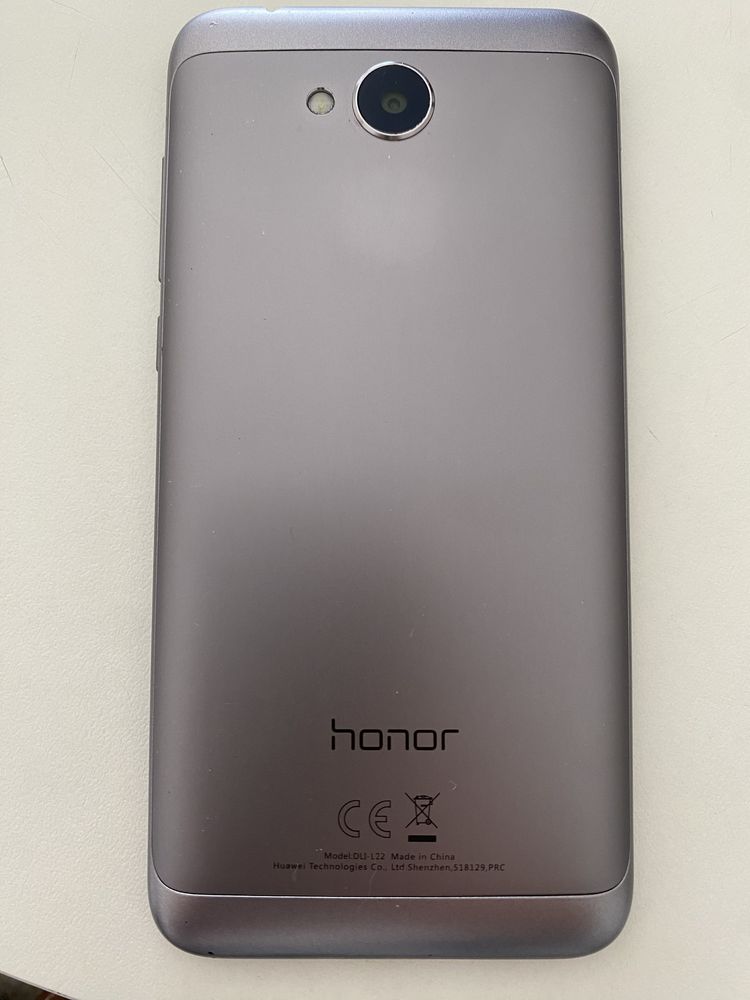 Huawei Honor 6A (16GB) + carregador + capa + película de ecrã