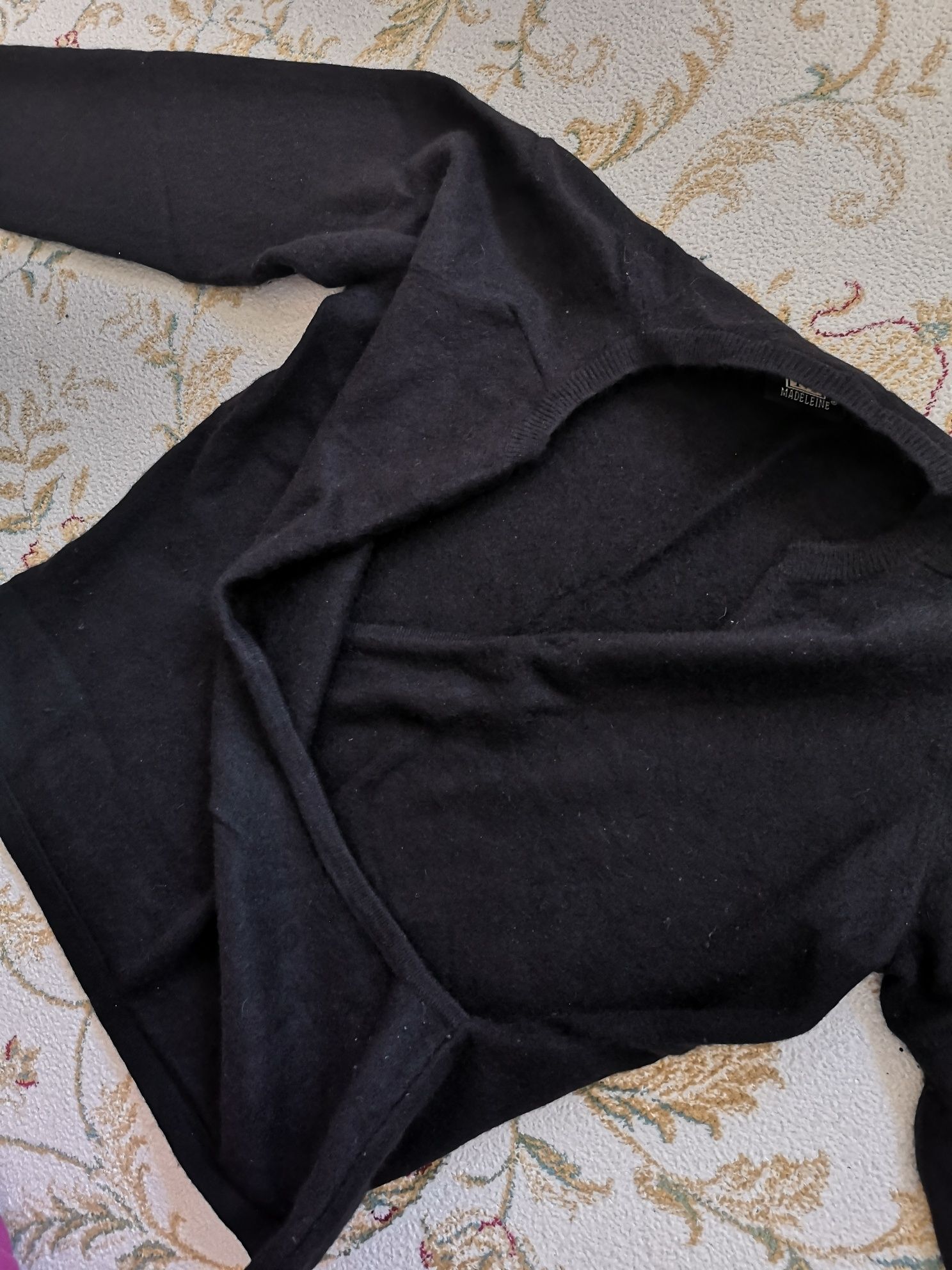 Czarny sweter kopertowy: Madeleine® rozm.M