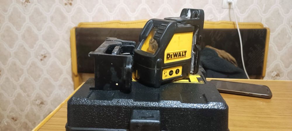 Лазерний рівень DeWALT