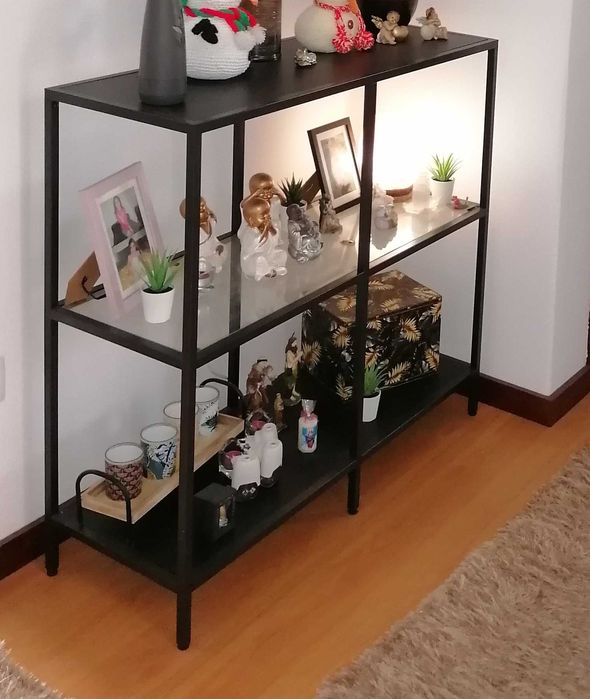 Móvel / Estante em bom estado