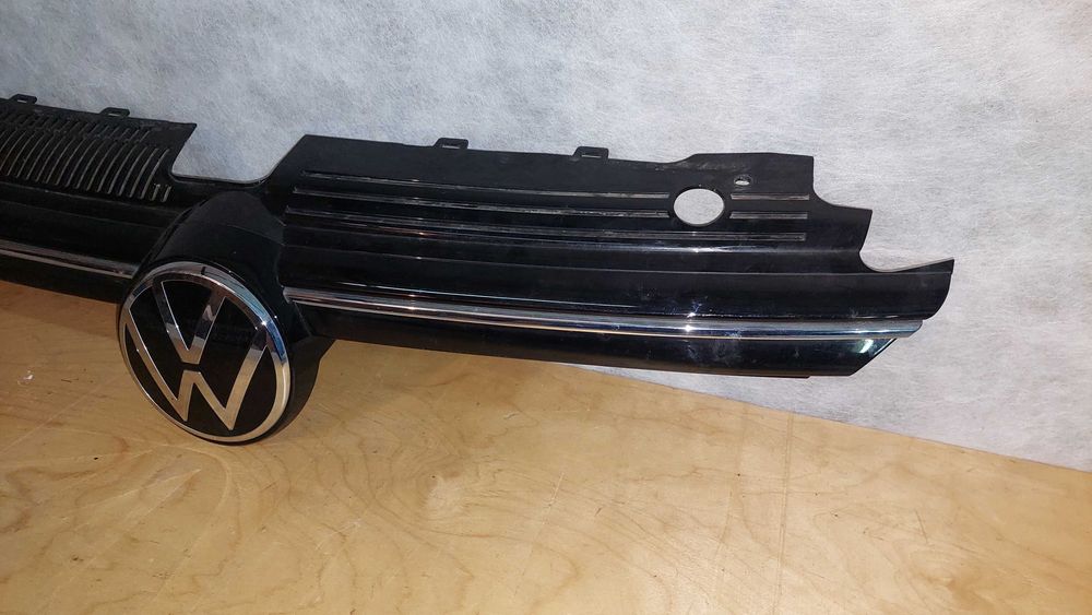 VW Golf 8, 2019- решітка бампера, in00526