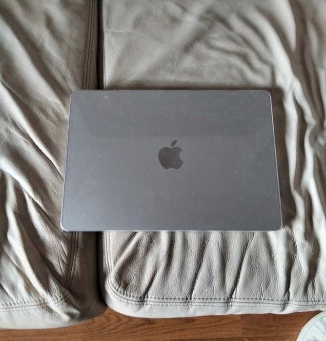 MacBook Air 13 M2 CPU 8 core GPU 10 core 512 gb