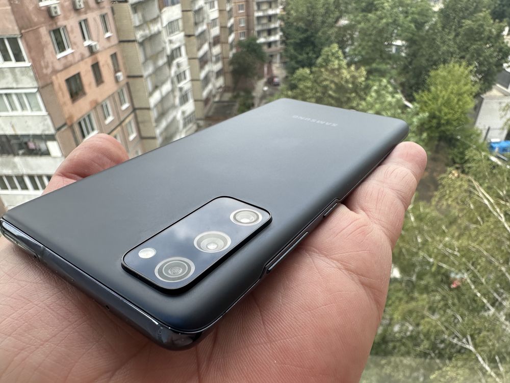 Samsung S20 FE 6/128 официал